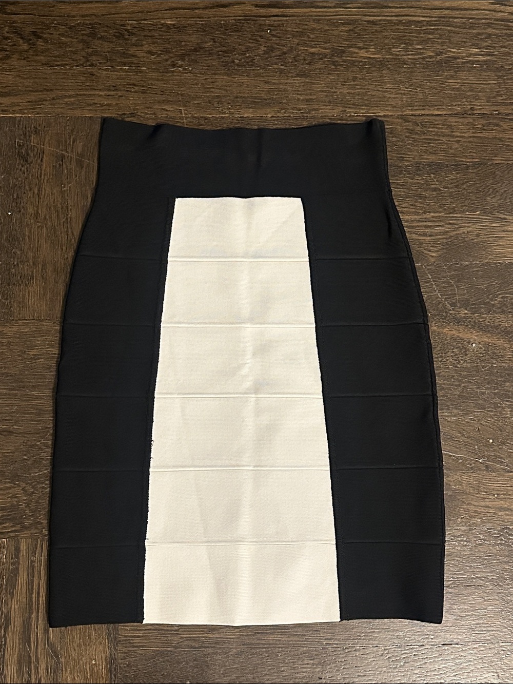 BCBG Max Azaria banded skirt - medium